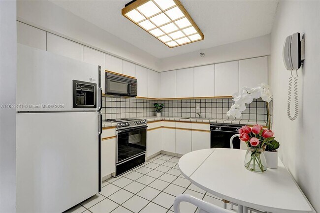 Building Photo - 3530 Mystic Pointe Dr