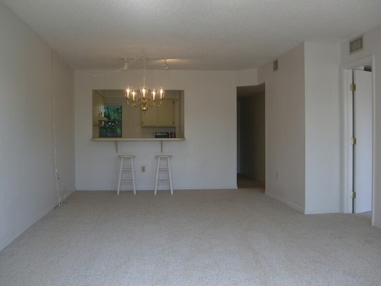 Family room - 5537 Sea Forest Dr