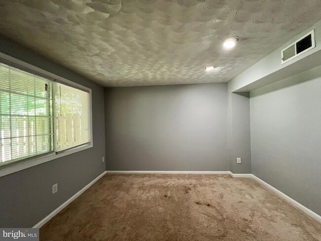Building Photo - 8156 Dark Den Cir