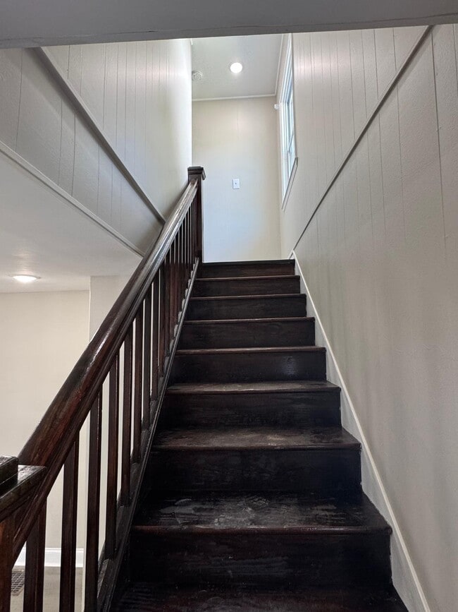 Building Photo - 445 W 25th St