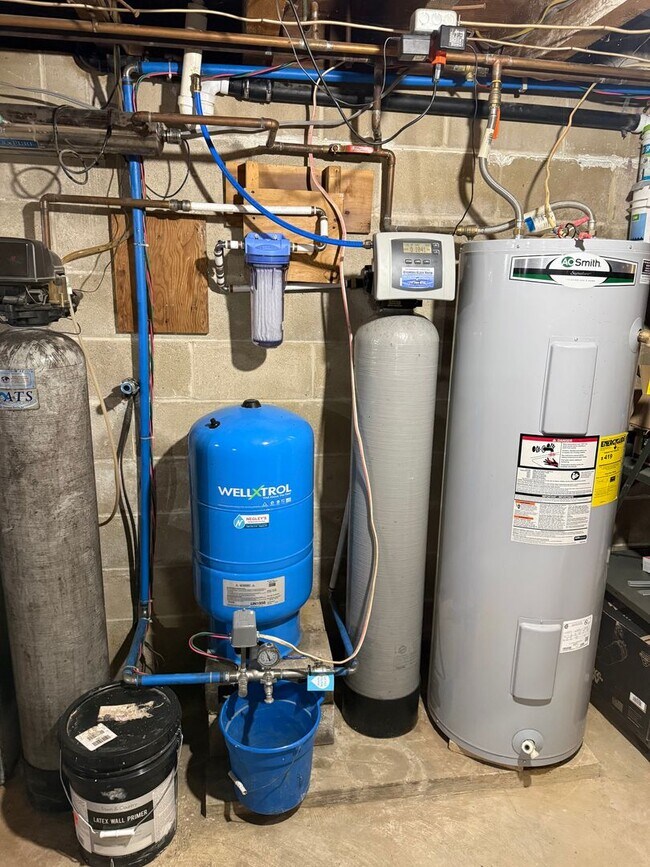 Building Photo - 558 Shippensburg Rd