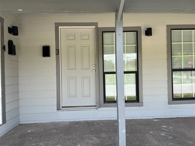 Building Photo - 201 Eastwood St