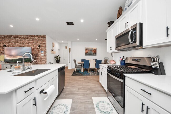 Building Photo - 403 Blanco Ln