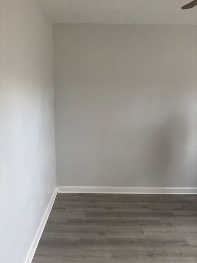 Building Photo - 624 N Lewis Ave