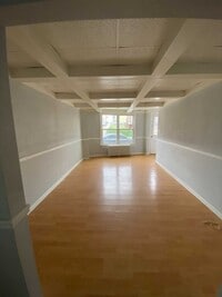 Building Photo - Awesome building in a super convenient neighborhood!