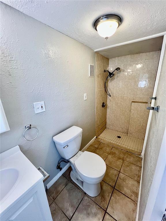Building Photo - 7115 Orpine Dr N