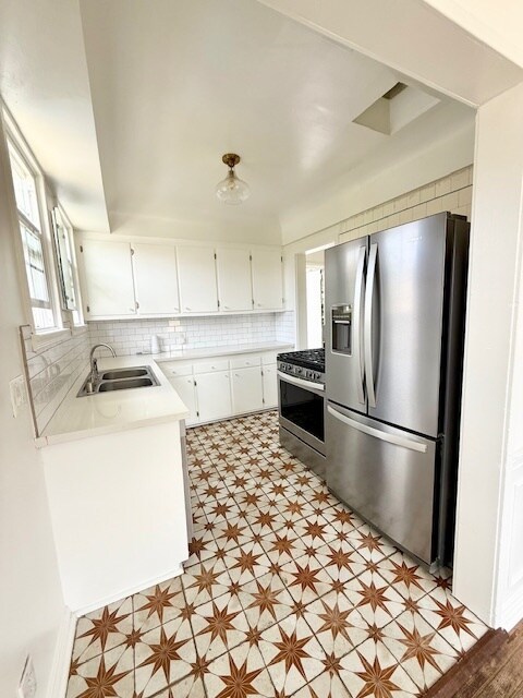 Building Photo - 2615 Edgehill Dr