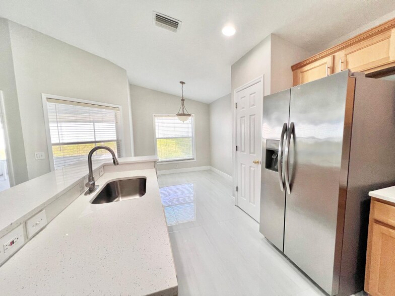 Building Photo - 7547 Terrace River Dr