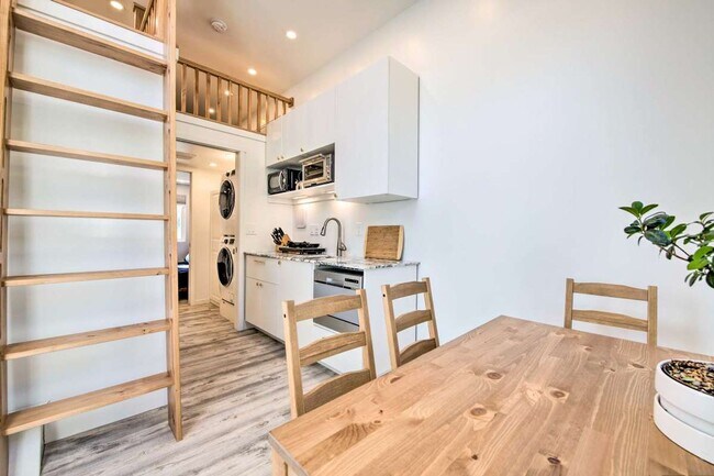 Building Photo - 161 Vidas Ave