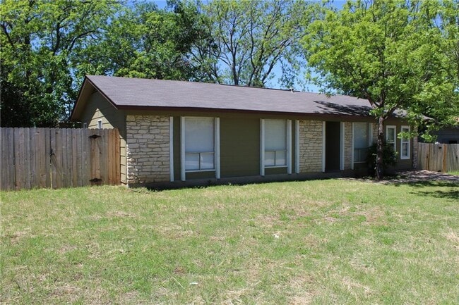 Building Photo - 3020 Great Valley Dr
