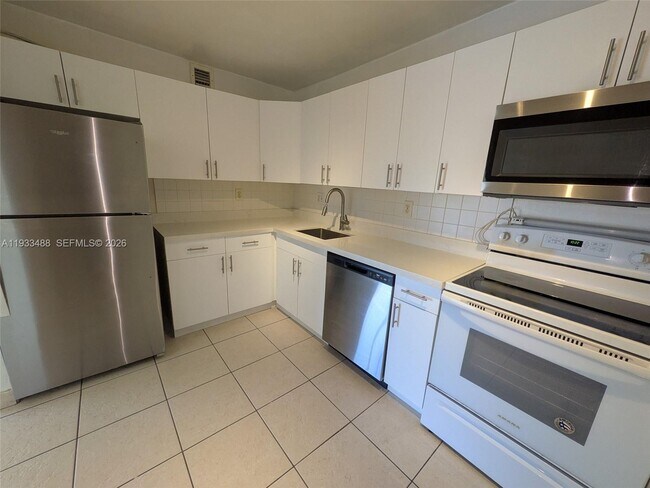 Building Photo - 9405 W Flagler St