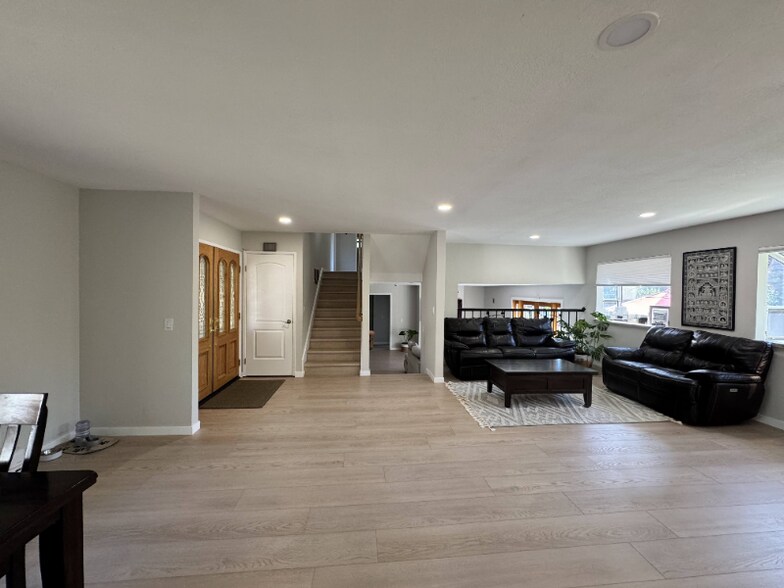 Building Photo - 361 Murindo Pl
