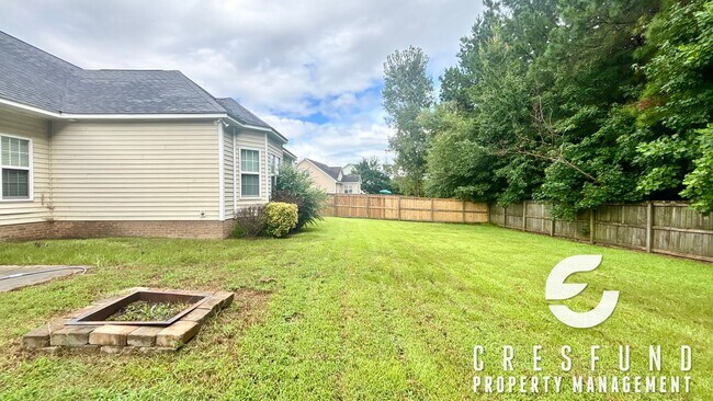 Building Photo - 4BR 2.5 Bath with Screened Porch and priva...