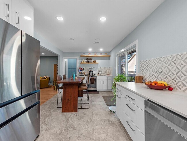 Building Photo - 712 Barbara St