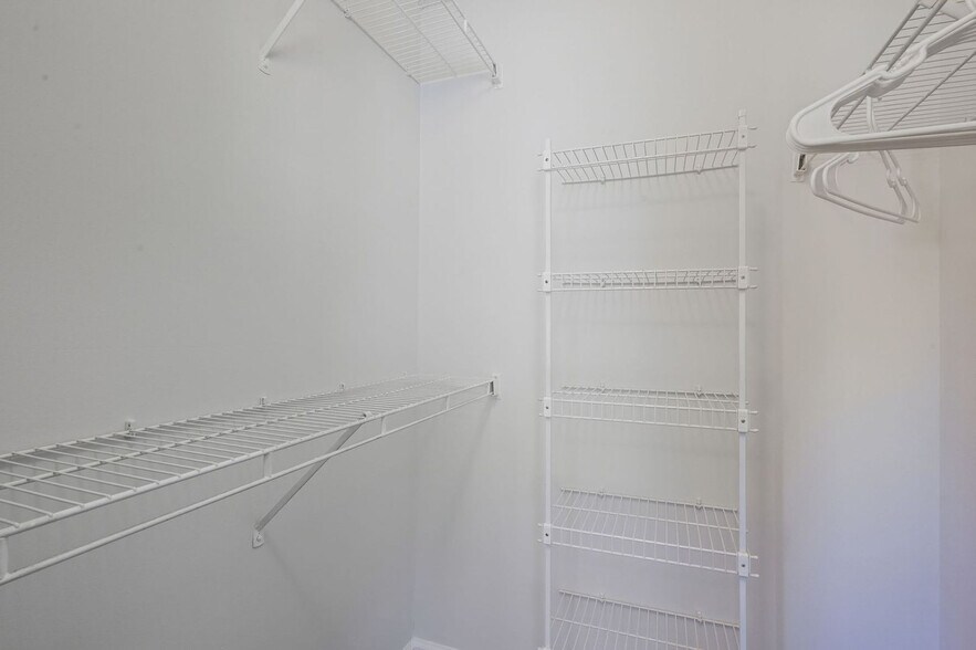 Building Photo - 2103 Deercross Dr