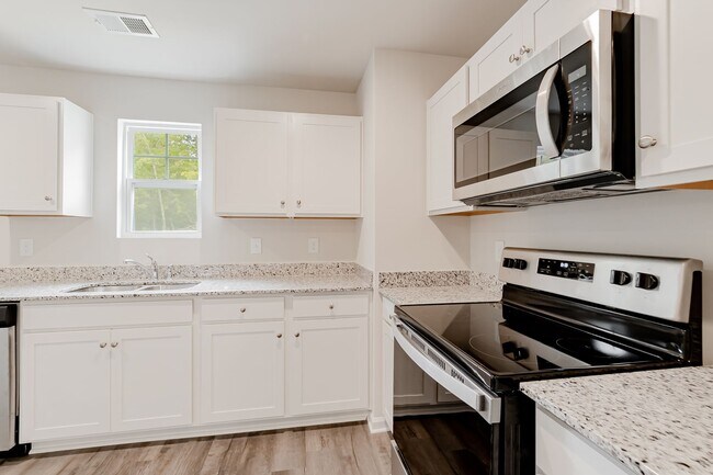 Building Photo - Beautiful 5 Bedroom Home in Boulder Ridge ...