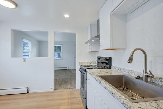 Building Photo - 6855 Reno Dr