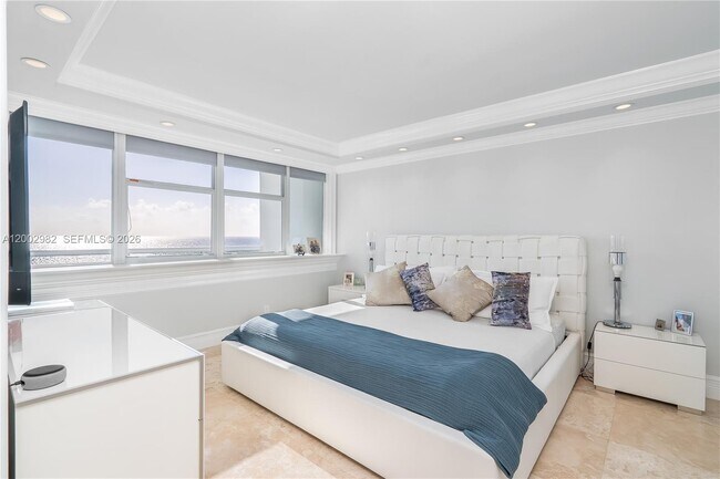 Building Photo - 3140 S Ocean Dr