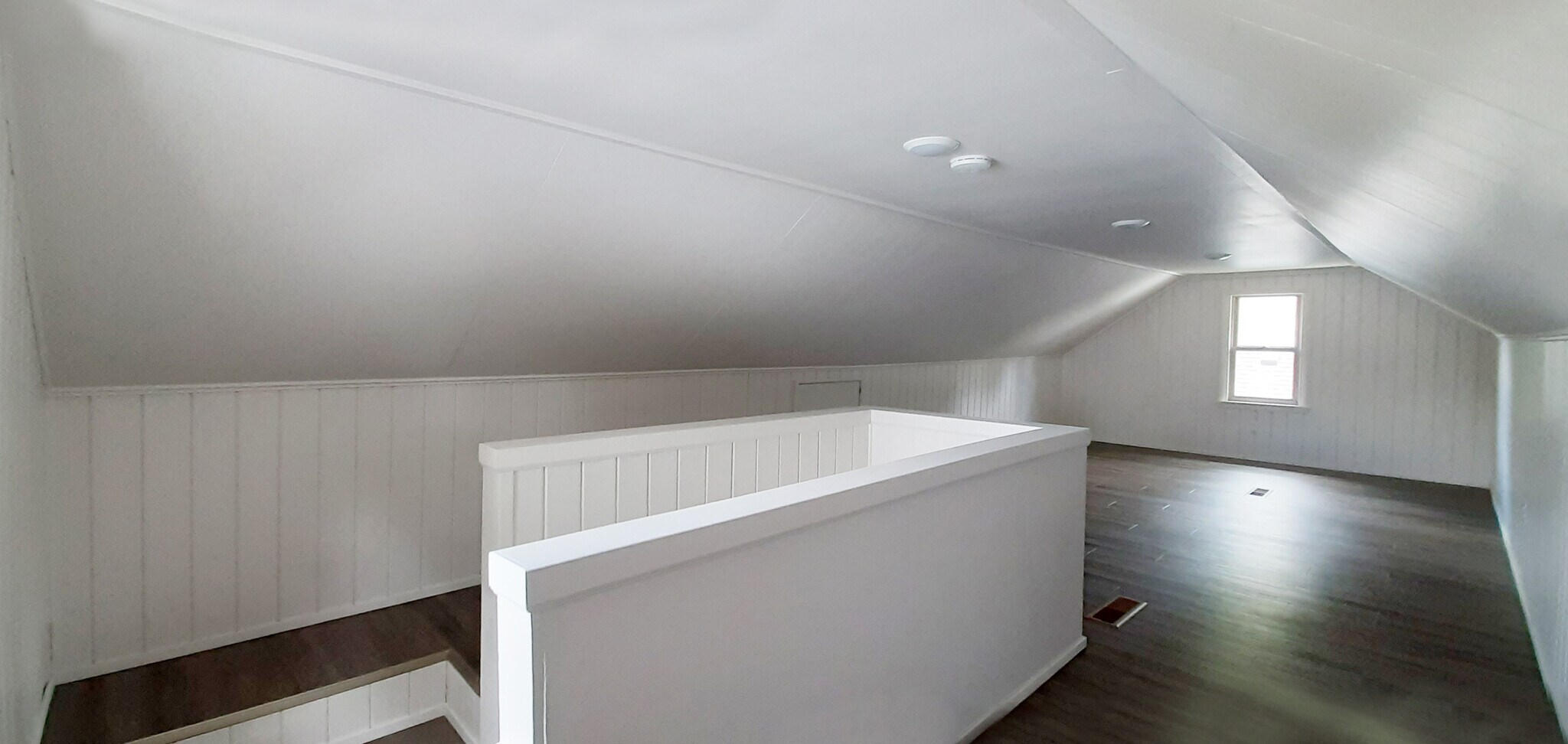 Bonus Room - 207 14th Ave. NE