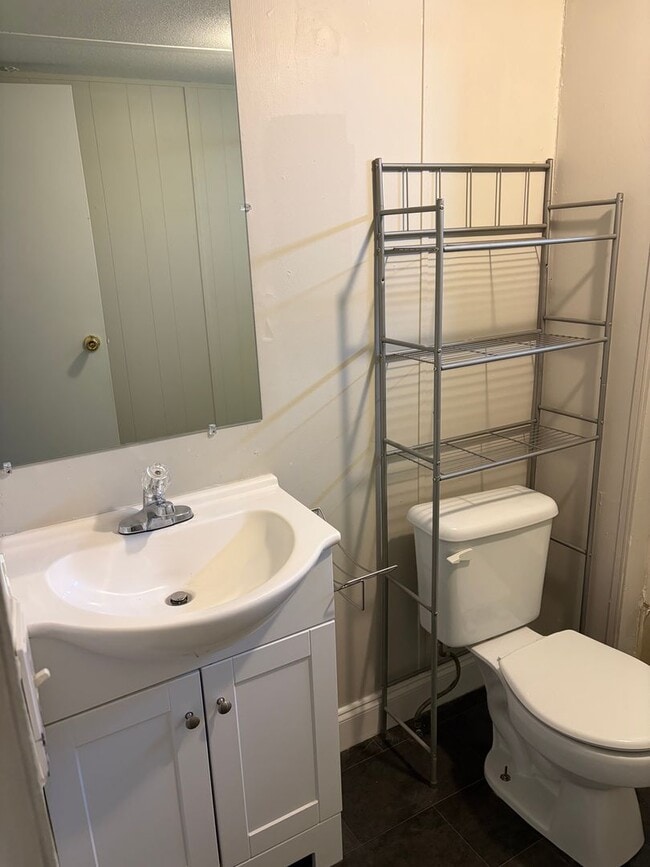 Building Photo - Francis- 707 MH