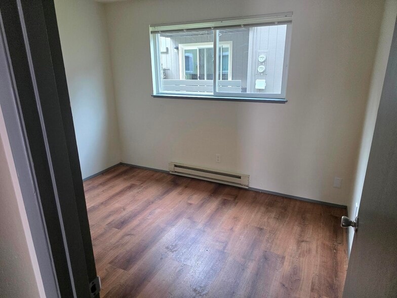 Building Photo - 300 Whitesell Ave W