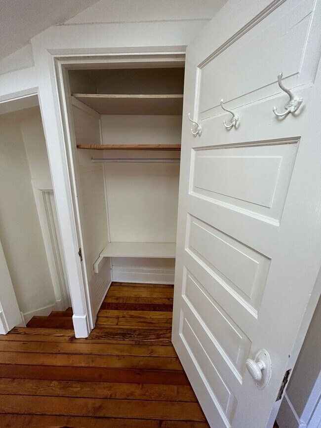 Building Photo - North AVL -  Renovated Arts & Crafts Cottage