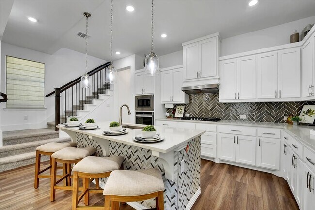 Building Photo - 8216 Bethpage Dr