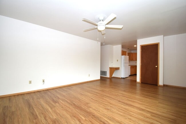 Building Photo - 3BD, 1BA Top Floor Unit