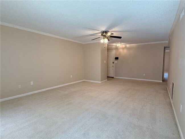 Building Photo - 7024 Somerset Cir