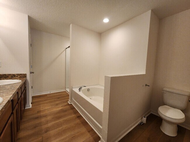 Building Photo - 11910 Winterset Cove Dr