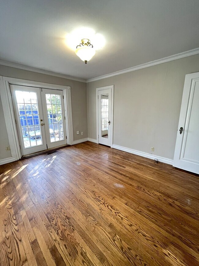 Building Photo - Large 3 Bed 1 Bath