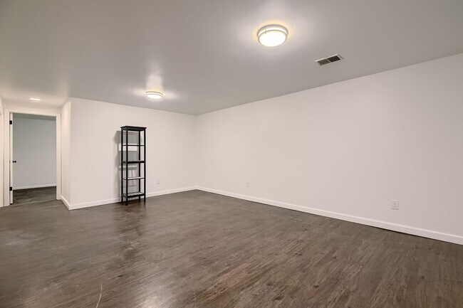 Building Photo - 3125 N Raleigh St