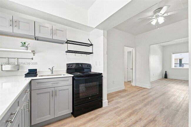 Building Photo - 319 NE 80th St