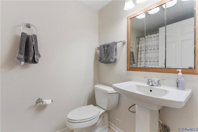 Building Photo - well-kept 2-bedroom, 2-bath condo