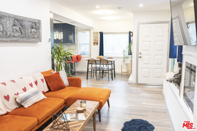 Building Photo - 348 1/2 Laveta Terrace