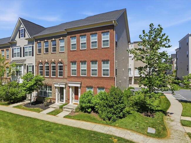 Building Photo - 3 Bed/2.5 Bath End-of-Row Beltsville Townhome