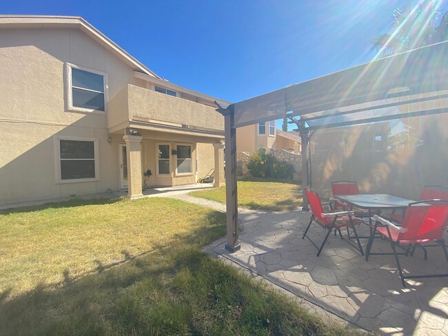 Building Photo - East El Paso 3 bed Refrig A/C w/Loft!