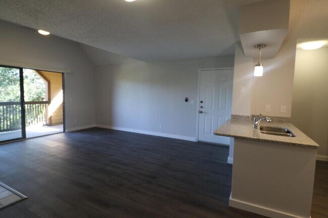Building Photo - 400 Lake Placid Ct