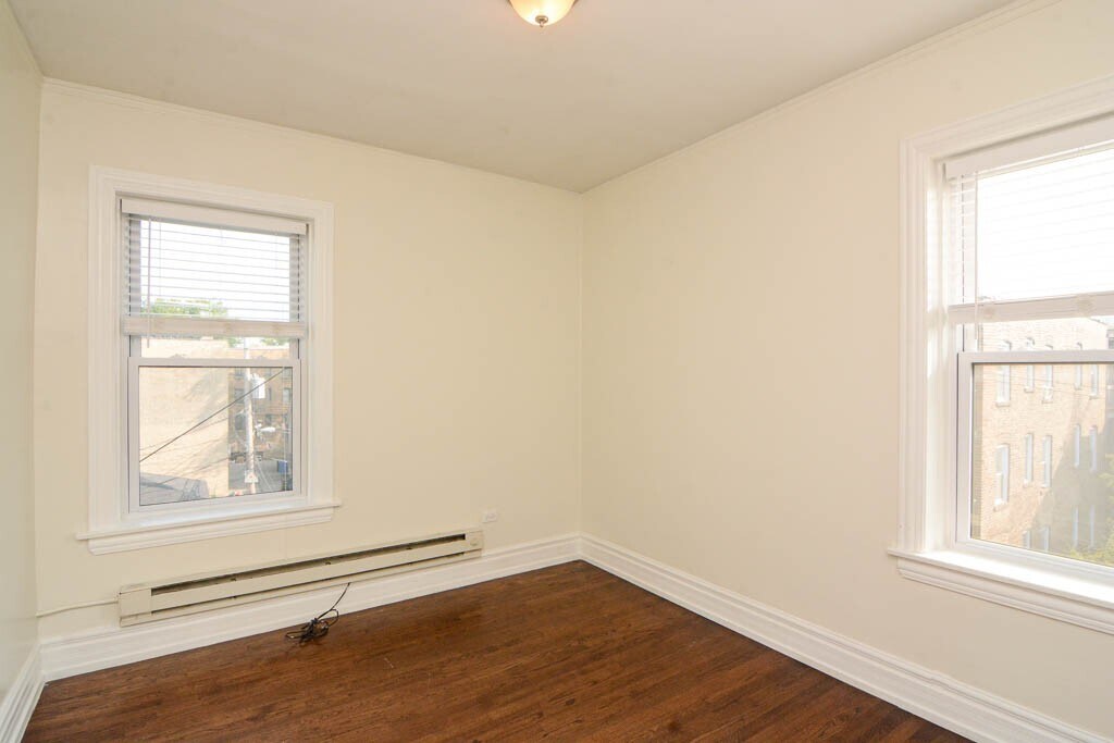 Building Photo - 3819.5 N Greenview Ave