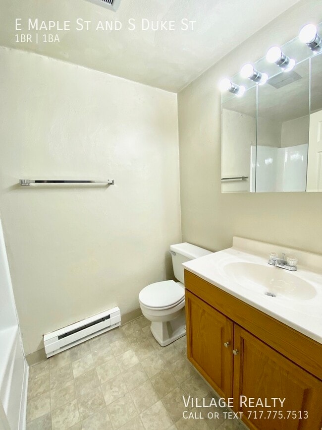 Building Photo - 501 E Maple St