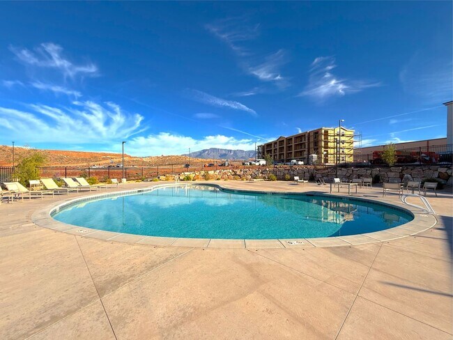 Building Photo - 2 bed, 1 bath Condo