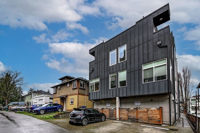 Building Photo - 3bd/1.75ba Seattle Townhouse