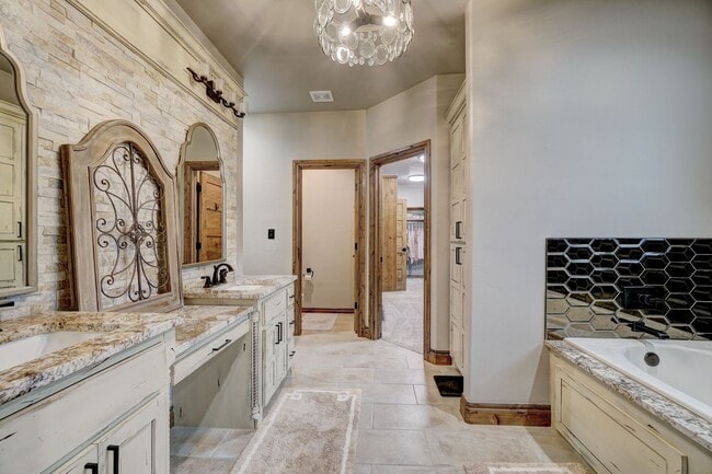 Building Photo - 4009 NE Realtree Dr