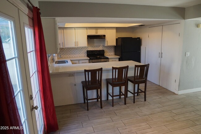 Building Photo - 4501 S Mill Ave