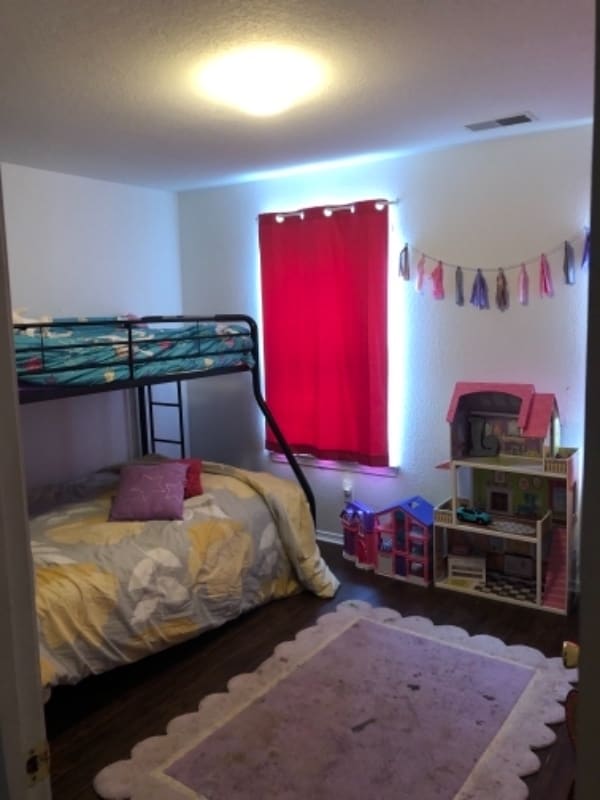 Building Photo - 431 Lake Park Way