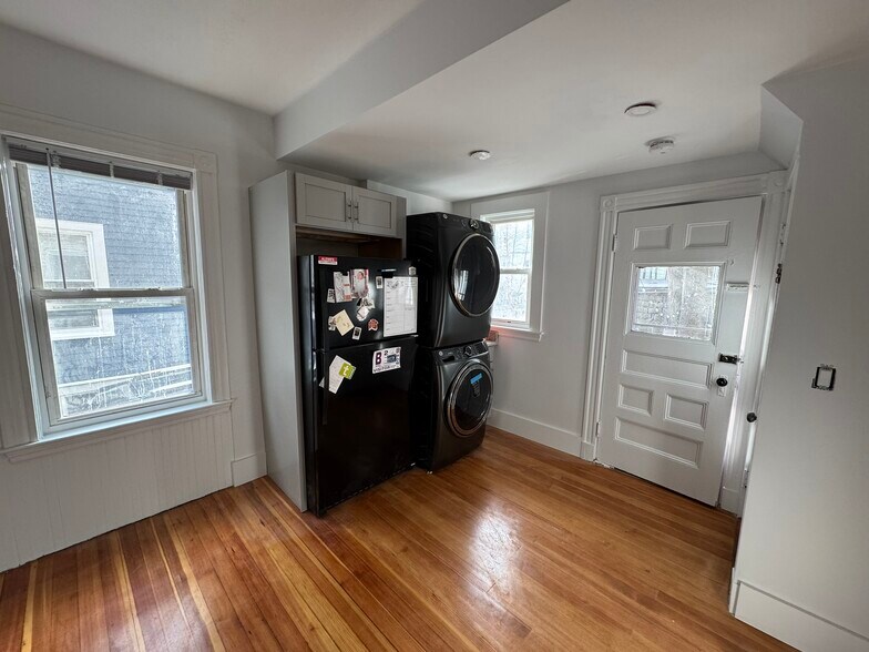 Building Photo - 28 Lexington Ave