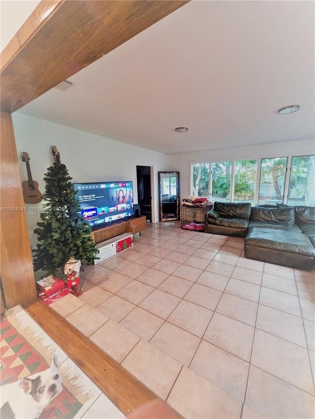 Building Photo - 220 SE 1st St