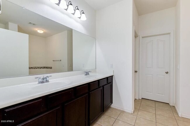 Building Photo - 7423 S 27th Way