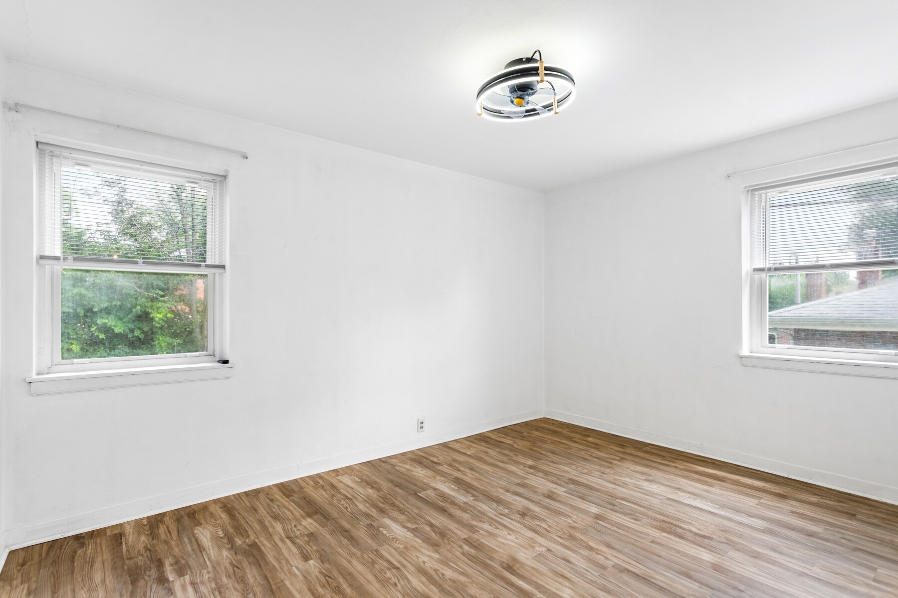 Building Photo - 1076 Wilshire Ave