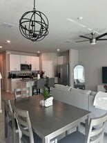 Building Photo - 5649 Mentmore Dr